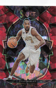 2022-23 Panini Select Basketball Red Cracked Ice Prizm Evan Mobley #44