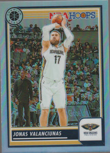 2023-24 Panini NBA Hoops Premium Stock Silver Prizm Jonas Valanciunas #112