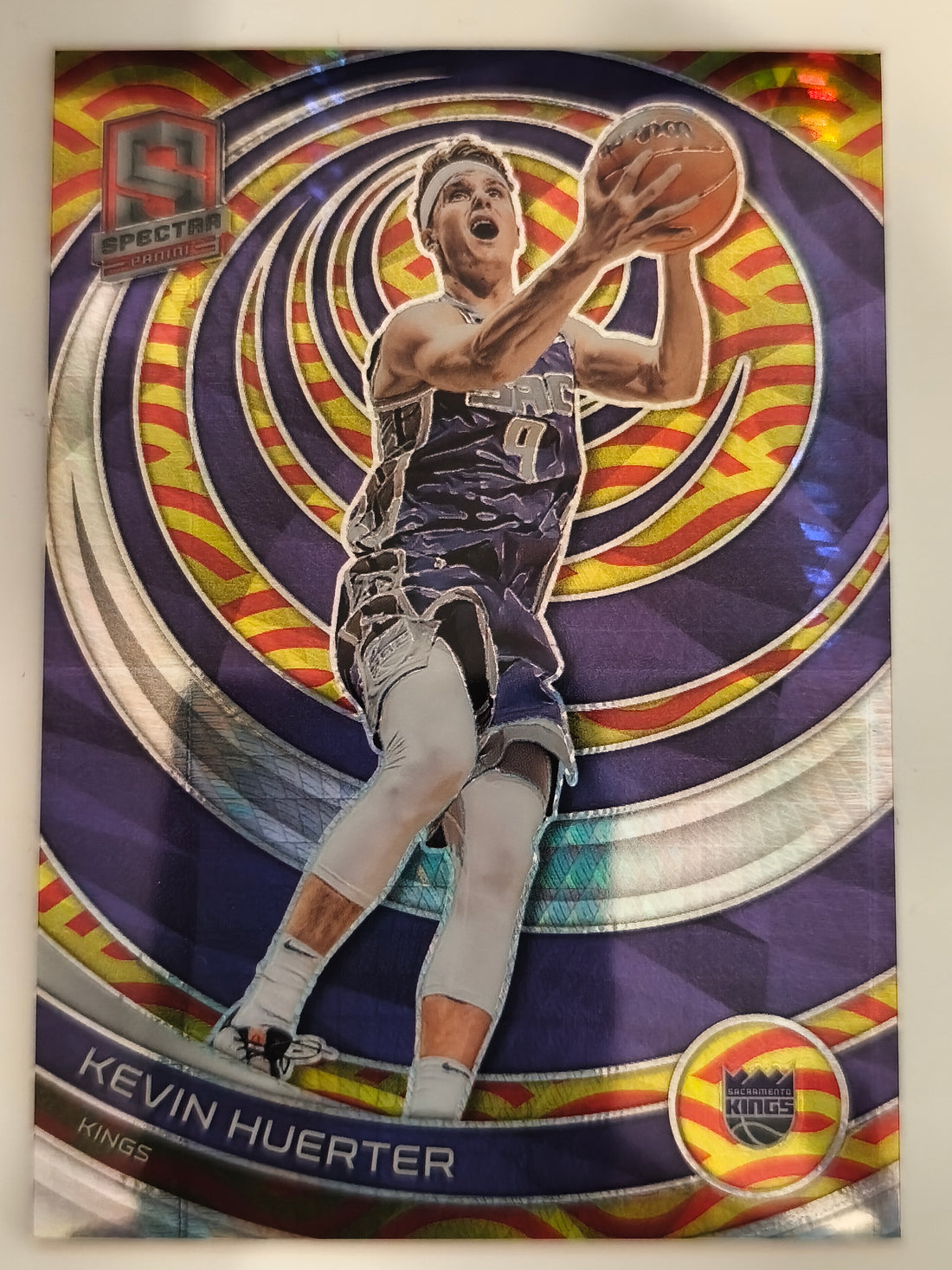 2022-23 Panini Spectra Basketball Asia Red and Yellow 29/75 Kevin Huerter #47