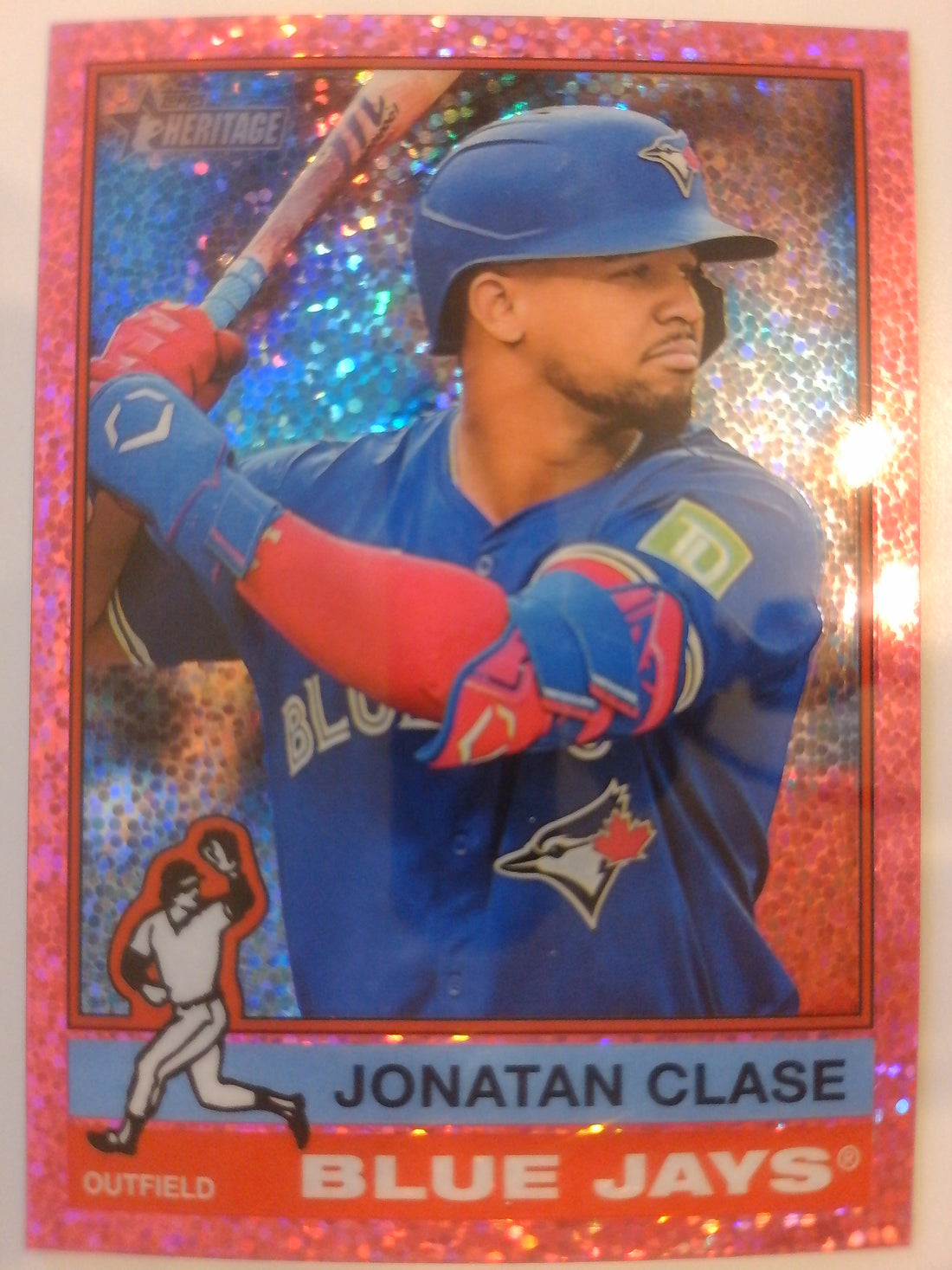 2025 Topps Heritage Baseball Chrome Pink Sparkle Refractor Jonatan Clase #327