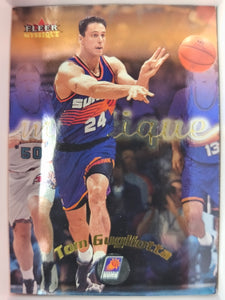 2000-01 Fleer Mystique Basketball Tom Gugliotta #24