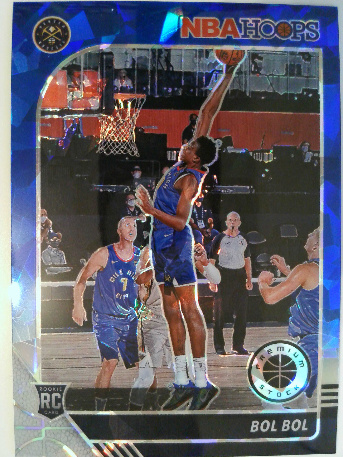 2019-20 Hoops Premium Stock Prizms Blue Cracked Ice Bol Bol #233 Rookie