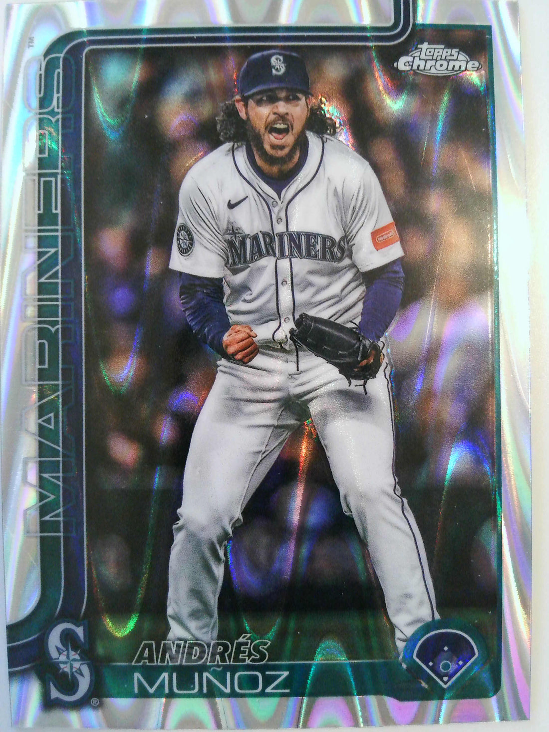 2025 Topps Chrome Update Baseball RayWave Refractor Andrés Muñoz #USC108