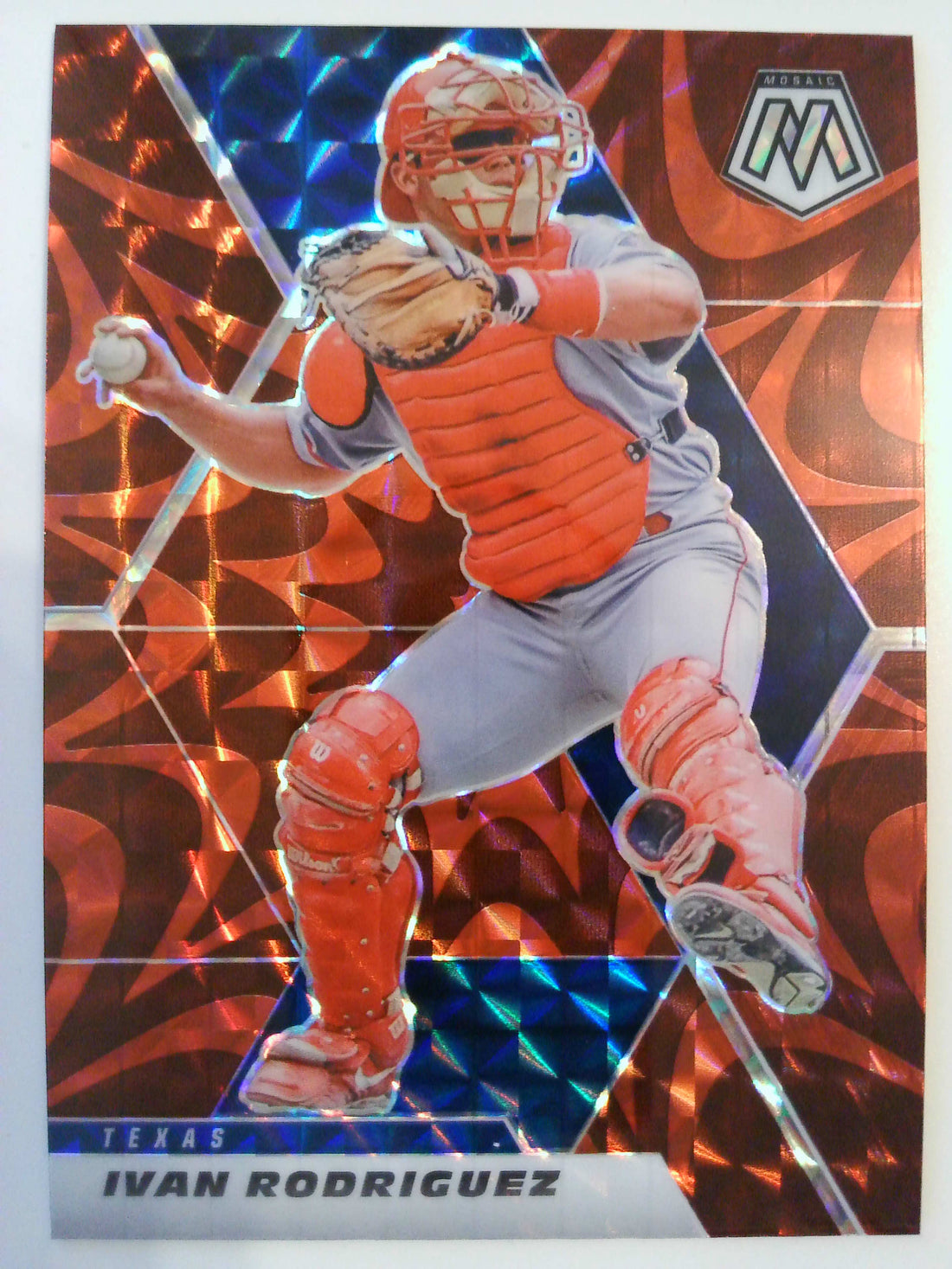 2021 Panini Mosaic Baseball Reactive Red Ivan Rodriguez #31