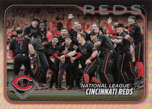 2024 Topps Baseball Rainbow Foil Cincinnati Reds #238