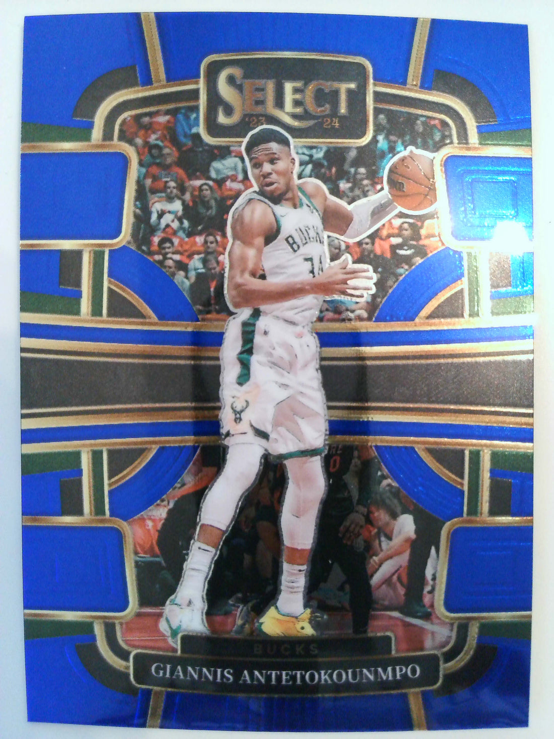 2023-24 Panini Select Basketball Giannis Antetokounmpo #60