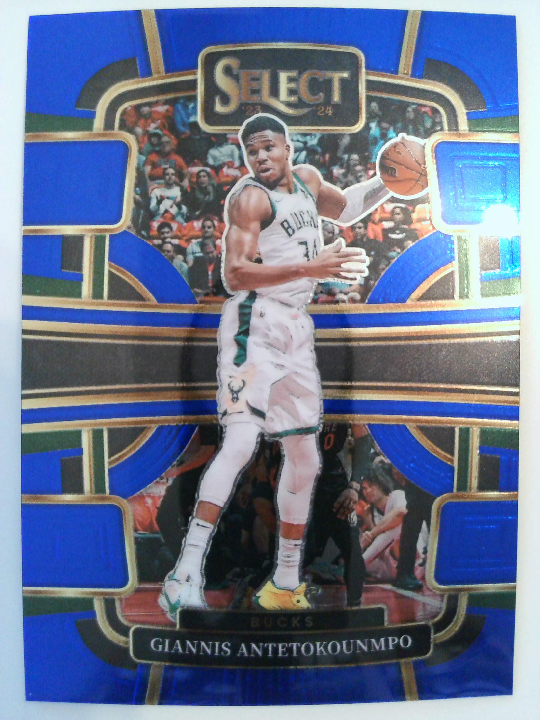2023-24 Panini Select Basketball Giannis Antetokounmpo #60