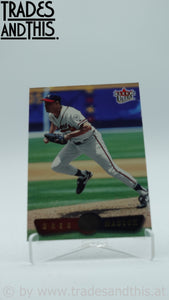 2002 Fleer Ultra Greg Maddux #33