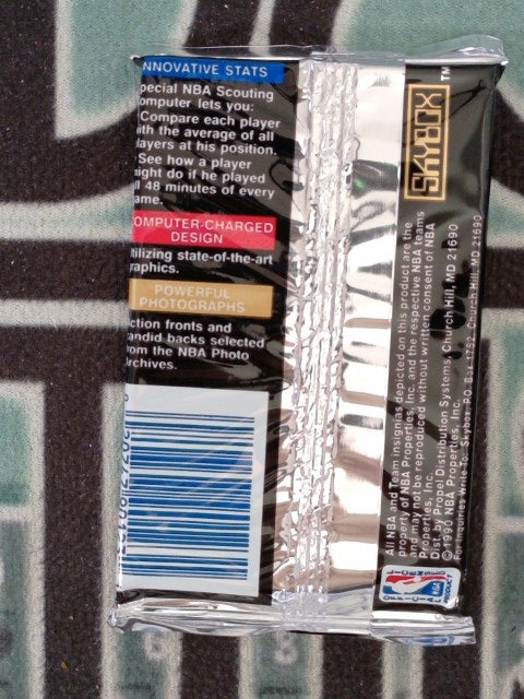 1990/91 SKYBOX INAUGURAL EDITION NBA BASKETBALL 15 CARD PACK